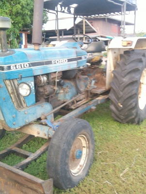 ขายรถไถฟอร์ด 6600 เสื้อลาย อุปกรณ์ดันหน้า หางเจ็ด เล่มทะเบียนพร้อม