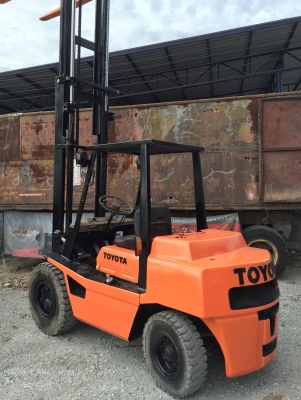 ขายครับรถยก TOYOTA 3FD35 เครื่องยนต์ดีเซล เกียร์ธรรดา พร้อมใช้