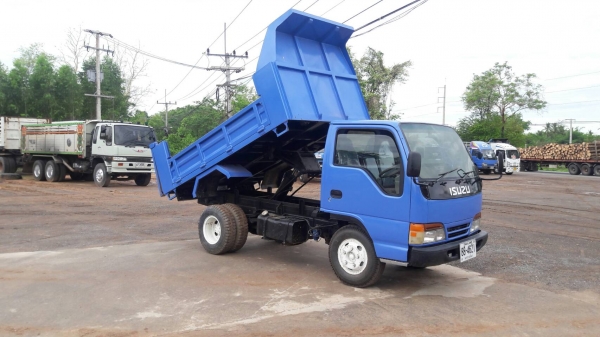 หกล้อดั้มน้อย110แรงม้า