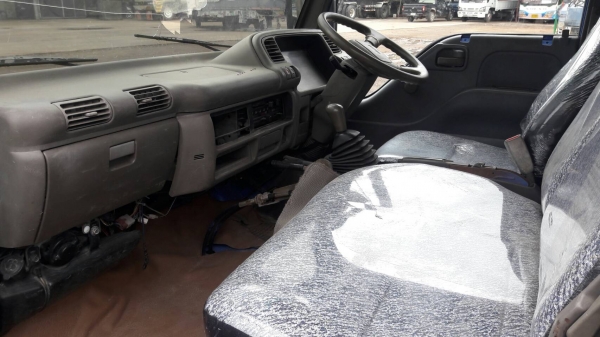 หกล้อดั้มน้อย110แรงม้า