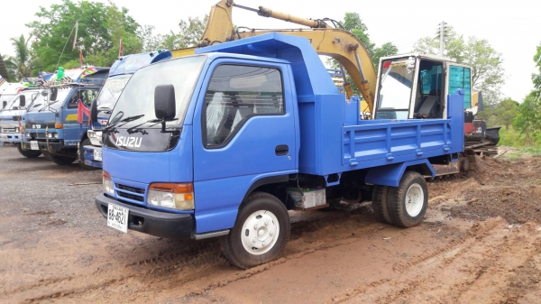 หกล้อดั้มน้อย110แรงม้า