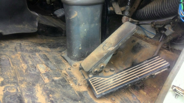 รถบรรทุก 6 ล้อ HINO FB 210 แรงม้า