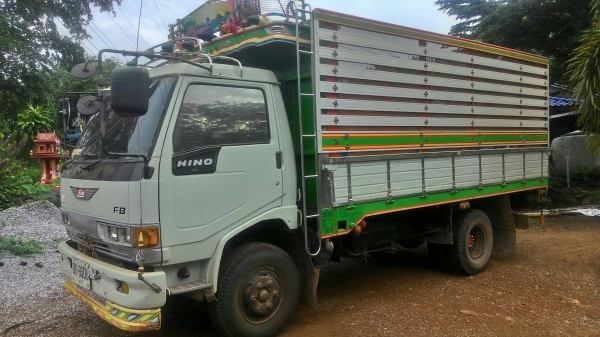 รถบรรทุก 6 ล้อ HINO FB 210 แรงม้า