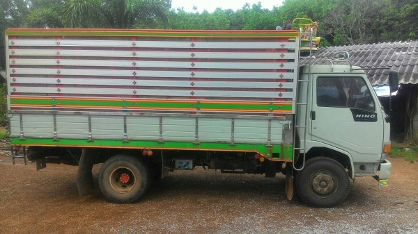 รถบรรทุก 6 ล้อ HINO FB 210 แรงม้า