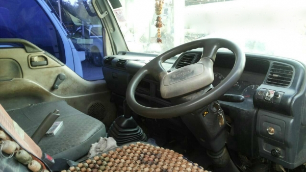 รถอีซูซุ 6 ล้อ ( ไม่ดั้ม ) NKR 130 แรงม้า. ปี 49.    สนใจติดต่อ  081 - 6079515