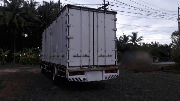 รถอีซูซุ 6 ล้อ ตู้แห้ง FTR  240 แรงม้า. ปี 55.   ( รถวิ่ง 24x,xxx  กม. )   สนใจติดต่อ  081 -6079515