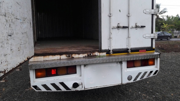 รถอีซูซุ 6 ล้อ ตู้แห้ง FTR  240 แรงม้า. ปี 55.   ( รถวิ่ง 24x,xxx  กม. )   สนใจติดต่อ  081 -6079515