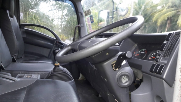 รถอีซูซุ 6 ล้อ ตู้แห้ง FTR  240 แรงม้า. ปี 55.   ( รถวิ่ง 24x,xxx  กม. )   สนใจติดต่อ  081 -6079515