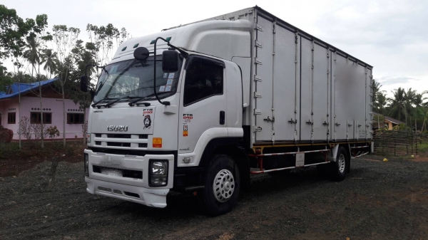 รถอีซูซุ 6 ล้อ ตู้แห้ง FTR  240 แรงม้า. ปี 55.   ( รถวิ่ง 24x,xxx  กม. )   สนใจติดต่อ  081 -6079515