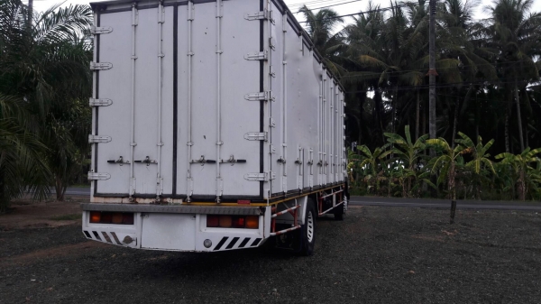 รถอีซูซุ 6 ล้อ ตู้แห้ง FTR  240 แรงม้า. ปี 55.   ( รถวิ่ง 24x,xxx  กม. )   สนใจติดต่อ  081 -6079515