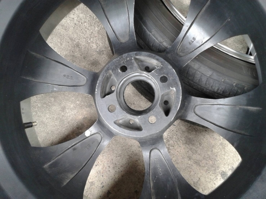 ขอบ17นิ้ว4รู100 พร้อมยาง สวยๆ 4 ล้อ ราคา 6900 บาท