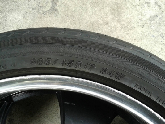 ขอบ17นิ้ว4รู100 พร้อมยาง สวยๆ 4 ล้อ ราคา 6900 บาท