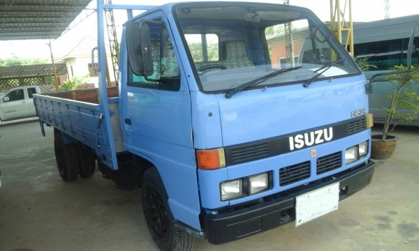 รถ 6 ล้อ อีซูซุ NKR