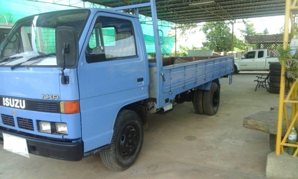 รถ 6 ล้อ อีซูซุ NKR