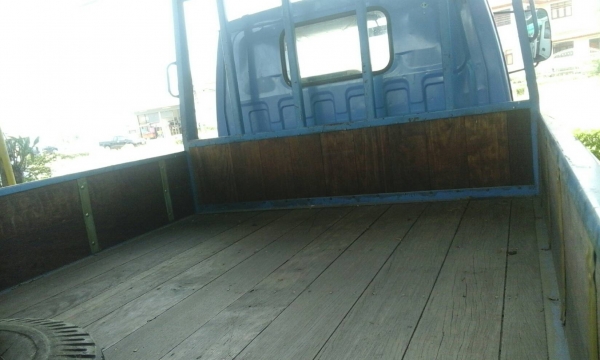 รถ 6 ล้อ อีซูซุ NKR