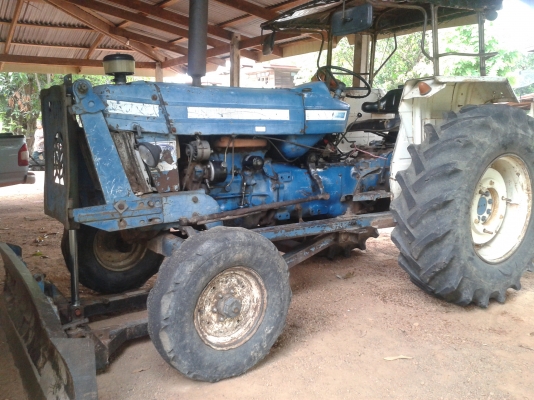 ขายรถไถฟอร์ด 6600 T5 พร้อมอุปกรณ์ ผาน 7 ใบมีดดันหน้า ทะเบียนพร้อมโอน