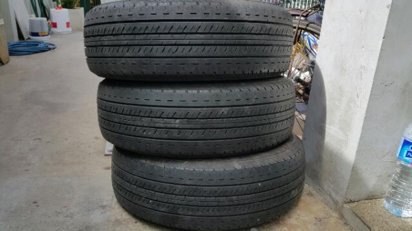 ขายยาง215/65/16ปี15