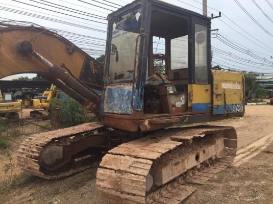 รถขุด CAT E120B ขายตามสภาพ แกนมอเตอร์สวิงขาดอย่างอื่นกติ รถทำงานดี