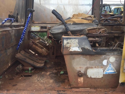 รถขุด CAT E120B ขายตามสภาพ แกนมอเตอร์สวิงขาดอย่างอื่นกติ รถทำงานดี