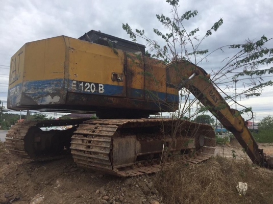 รถขุด CAT E120B ขายตามสภาพ แกนมอเตอร์สวิงขาดอย่างอื่นกติ รถทำงานดี
