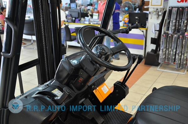 ขายรถโฟล์คลิฟท์มือสอง TOYOTA รุ่น7FD25-22189 ราคา 355,000 บาท นำเข้าจากประเทศญี่ปุ่น 100\% ไม่เคยใช้งานในไทย