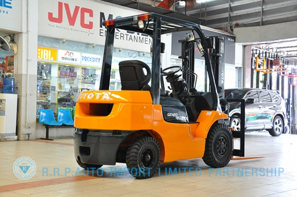 ขายรถโฟล์คลิฟท์มือสอง TOYOTA รุ่น7FD25-22189 ราคา 355,000 บาท นำเข้าจากประเทศญี่ปุ่น 100\% ไม่เคยใช้งานในไทย