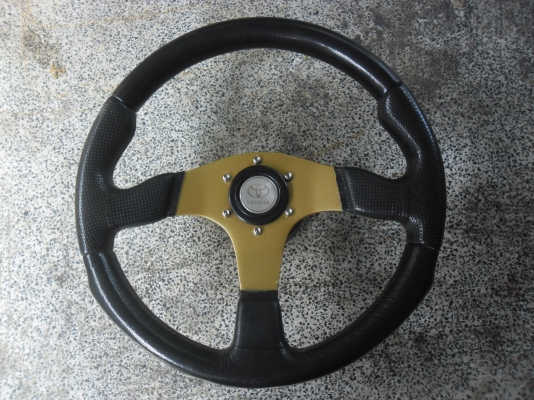 พวงมาลัย momo