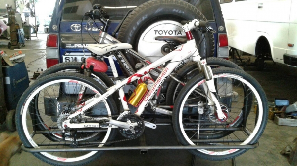 อุปกรณ์ใส่จักรยานท้ายรถ