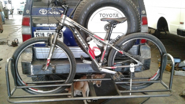 อุปกรณ์ใส่จักรยานท้ายรถ