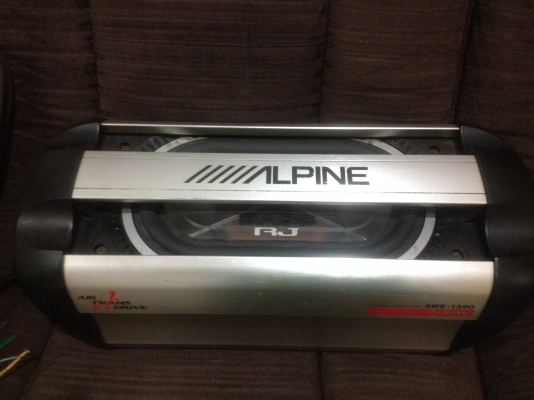 ตู้ซับ ALPINE SWE 1390 เเอมในตัว 200 W เก่าญี่ปุ่นสภาพสวยใช้งานได้ปกติ