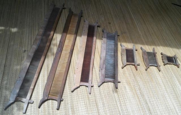 ฟืมทอผ้าไหม ทอผ้าตีนซิ่น ยกชุด 7 ตัว ของเก่าของโบราณปู่ย่าตาทวด อายุ60-70ปีขึ้นไปใช้ตกแต่งบ้านหรือร้านค้าสวยงามแบบไทยเดิม สภาพดีสวยมากครับ