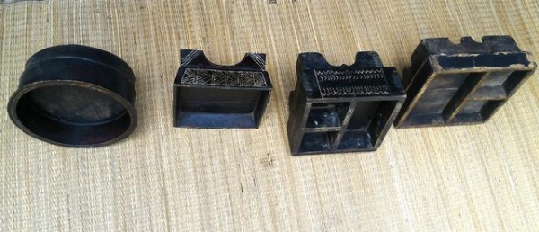 พานหมากเก่าโบราณแท้ แกะสลักลายด้วยมือ ลงรักเก่า ยกชุด 4ตัว สุดคุ้มครับ ใช้ตกแต่งสถานที่สวยงามทีเดียว