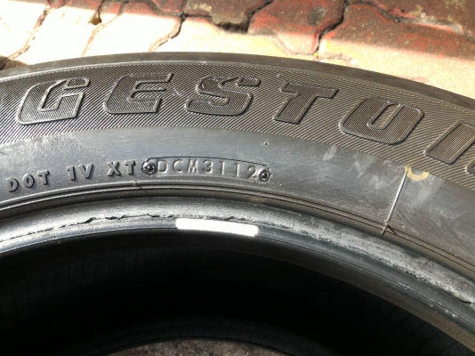 ขายยาง บริสโตน 265 x 60 x 18 HT มี 1 คู่ ขายยาง บริสโตน 265 x 60 x 18 HT มี 1 คู่