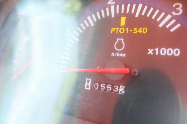 คูโบต้า L4708 4 WD พร้อมใบมีดตราช้างรถยึดลูกค้าส่งไม่ไหว