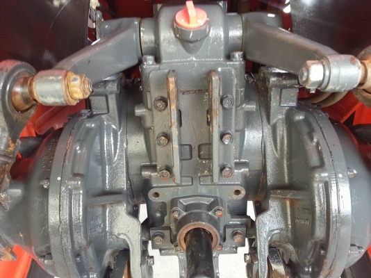 คูโบต้า L4708 4 WD พร้อมใบมีดตราช้างรถยึดลูกค้าส่งไม่ไหว