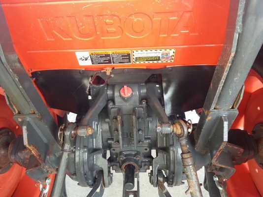 คูโบต้า L4708 4 WD พร้อมใบมีดตราช้างรถยึดลูกค้าส่งไม่ไหว