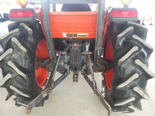 คูโบต้า L4708 4 WD พร้อมใบมีดตราช้างรถยึดลูกค้าส่งไม่ไหว