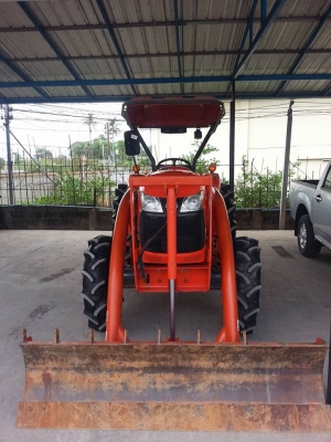 คูโบต้า L4708 4 WD พร้อมใบมีดตราช้างรถยึดลูกค้าส่งไม่ไหว