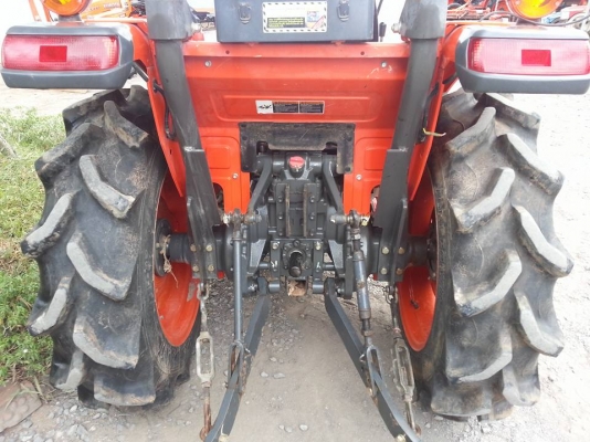 คูโบต้า L3008 4 WD ใบมีดตราช้าง ทำงาน 357 ชั่วโมง สภาพดีมาก