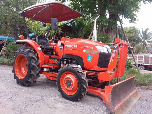 คูโบต้า L3008 4 WD ใบมีดตราช้าง ทำงาน 357 ชั่วโมง สภาพดีมาก