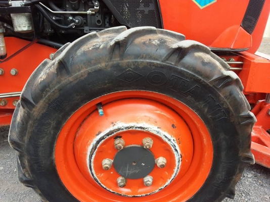 คูโบต้า L3008 4 WD ใบมีดตราช้าง ทำงาน 357 ชั่วโมง สภาพดีมาก