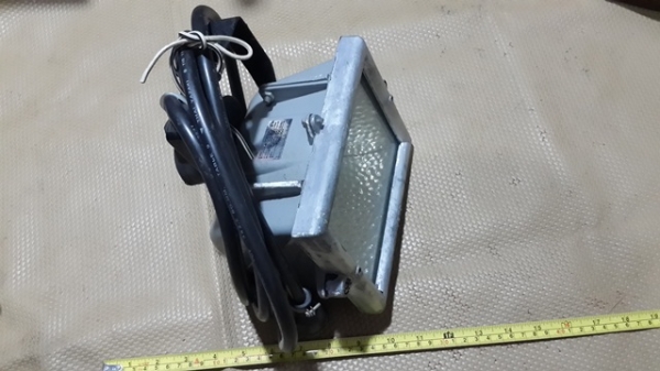 ไฟสปอตไลท์500พร้อมหลอดพร้อมสายYASAKI2.5เมตรเสียบปลั๊กพร้อมใช้