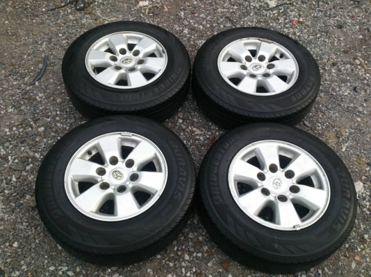 ขายแม็ก TOYOTA 6รูขอบ16 พร้อมยางบริดสโตน 205/70R15 ยาวสัปดาห์ที่31ปี14 สวยๆ จำนวน 1 ชุด พร้อมน๊อตแท้ 24 ตัว