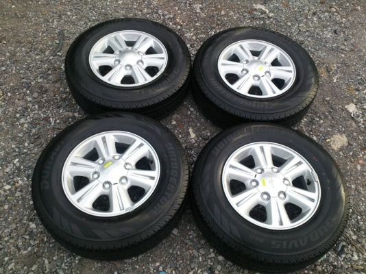 ขายแม็กยางถอดป้ายแดง ALL NEW ISUZU 6 รูขอบ15 พร้อมยางบริดสโตน 215/70 R15 ยางสัปดาห์ที่11 ปี16 ตุ่มยางชัดเจนทุกเส้นๆสีจางๆ ใหม่ๆ จำนวน 1 ชุด