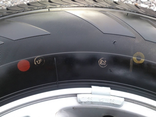 ขายแม็กยางถอดป้ายแดง ALL NEW ISUZU 6 รูขอบ15 พร้อมยางบริดสโตน 215/70 R15 ยางสัปดาห์ที่11 ปี16 ตุ่มยางชัดเจนทุกเส้นๆสีจางๆ ใหม่ๆ จำนวน 1 ชุด