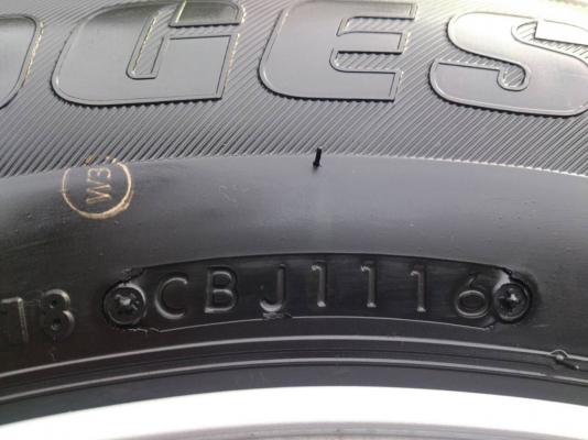 ขายแม็กยางถอดป้ายแดง ALL NEW ISUZU 6 รูขอบ15 พร้อมยางบริดสโตน 215/70 R15 ยางสัปดาห์ที่11 ปี16 ตุ่มยางชัดเจนทุกเส้นๆสีจางๆ ใหม่ๆ จำนวน 1 ชุด