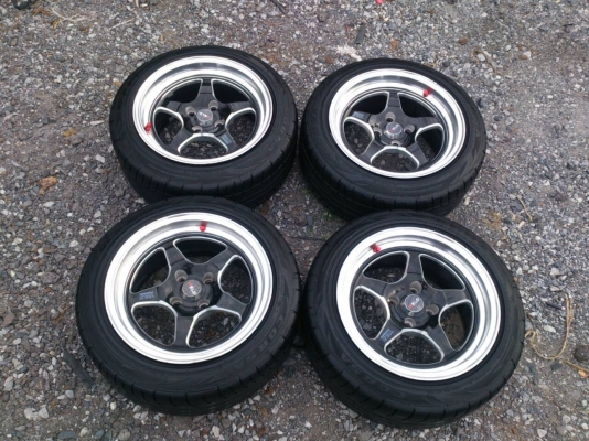 ขายแม็กWELD 4รู100 ขอบ15 กว้าง 8 นิ้ว 4วง พร้อมยาง195/50R15 ยางสัปดาห์ที่03 ปี15 ดอกยางเต็มสวย จำนวน 1 ชุด