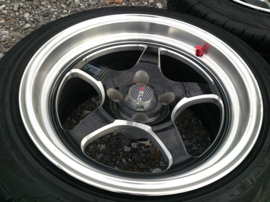 ขายแม็กWELD 4รู100 ขอบ15 กว้าง 8 นิ้ว 4วง พร้อมยาง195/50R15 ยางสัปดาห์ที่03 ปี15 ดอกยางเต็มสวย จำนวน 1 ชุด