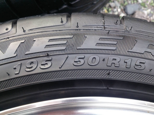 ขายแม็กWELD 4รู100 ขอบ15 กว้าง 8 นิ้ว 4วง พร้อมยาง195/50R15 ยางสัปดาห์ที่03 ปี15 ดอกยางเต็มสวย จำนวน 1 ชุด