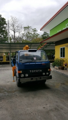 ขาย 4 ล้อกลาง ติดเครน 2 ตัน ขาย 4 ล้อกลาง ติดเครน 2 ตัน